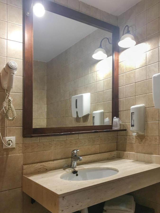Hotel Fonda Merce Ливия Екстериор снимка